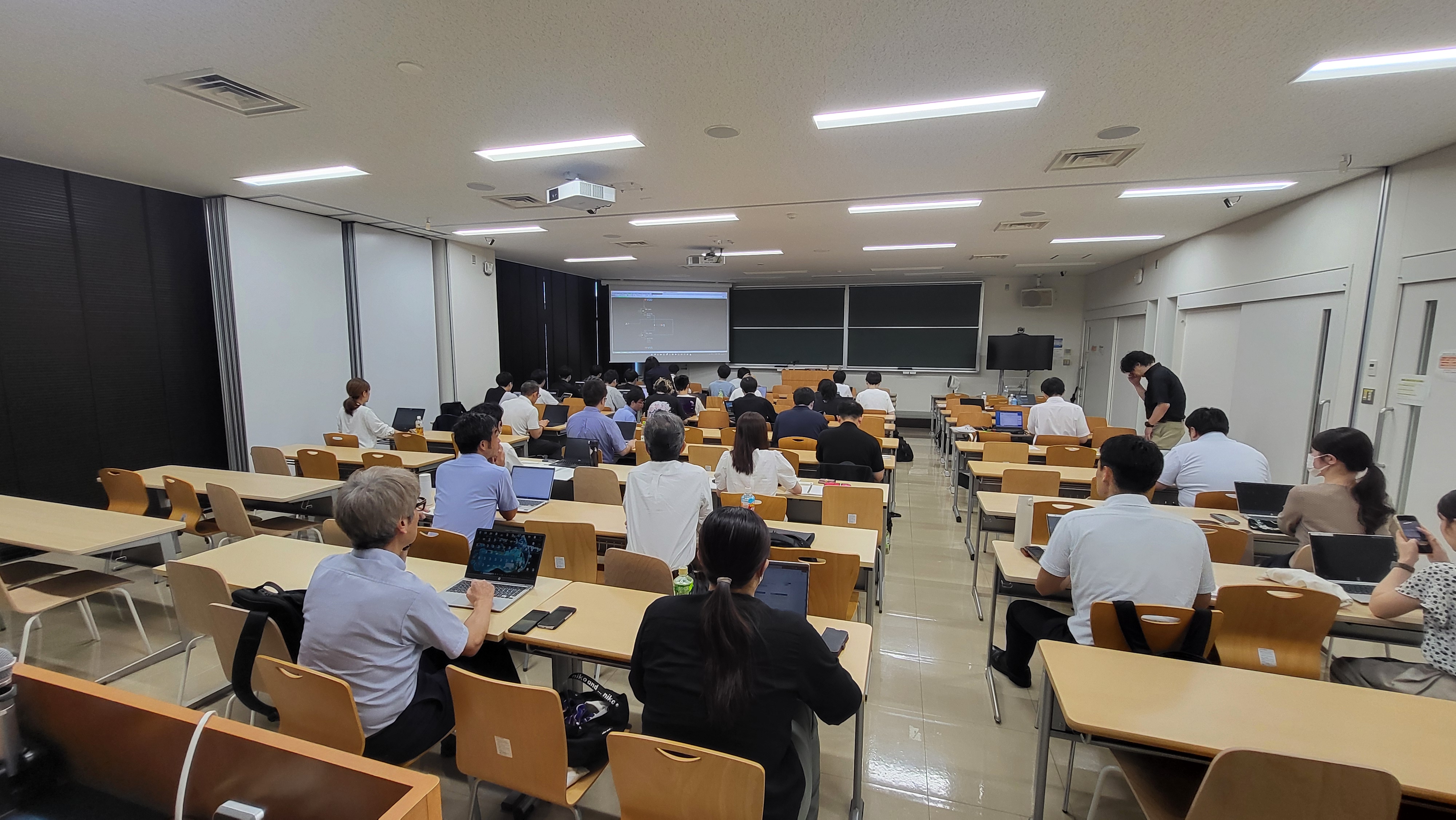 インバータハンズオンの試験運用の風景