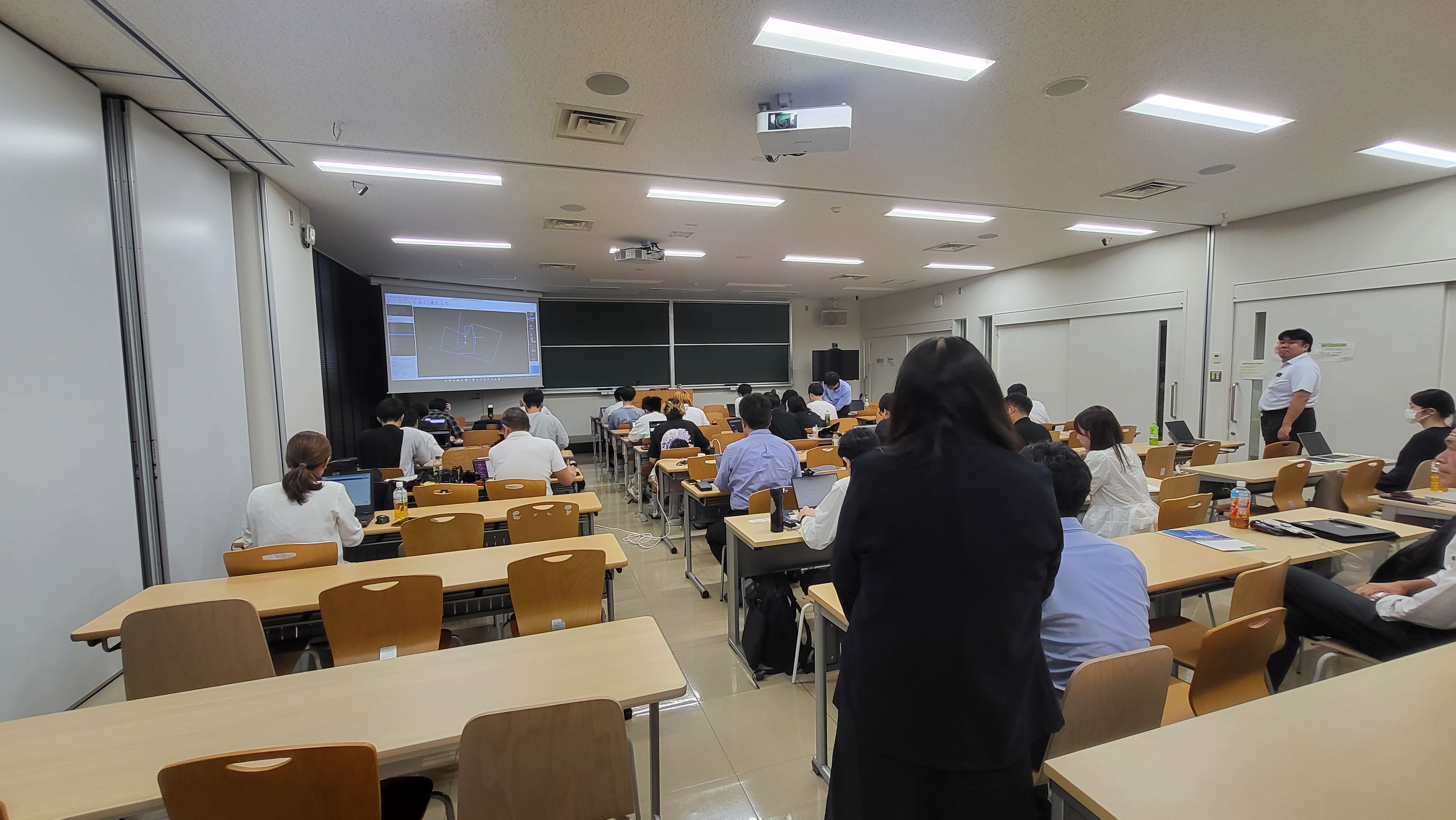 インバータハンズオンの試験運用の風景